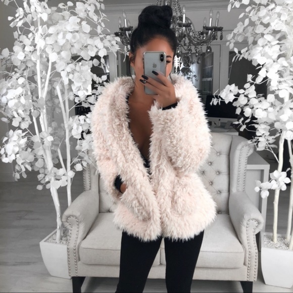 ekattire Jackets & Blazers - ekAttire Daphne Cream Fur Jacket Furry Small New